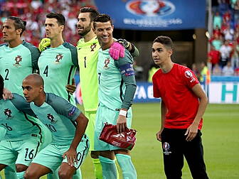 WATCH: Ronaldo cracks up as ba...